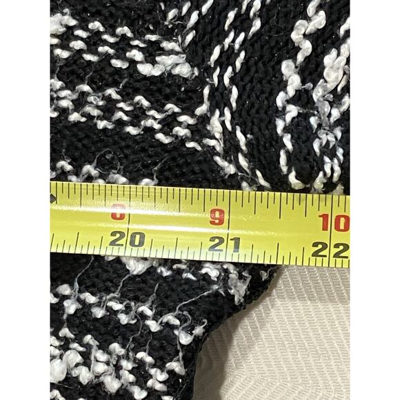 Maurices Black & White Pullover Sweater Size 2 Round Neck Long Sleeve Lace Trim - Picture 3 of 9
